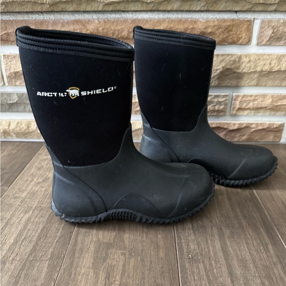 Arctic shield boots